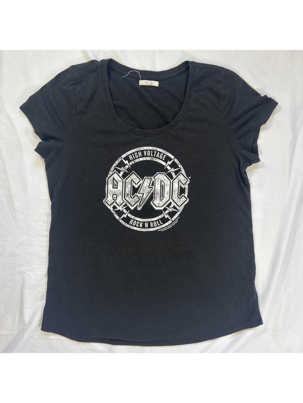 Maurices Women's Black and White Tshirt